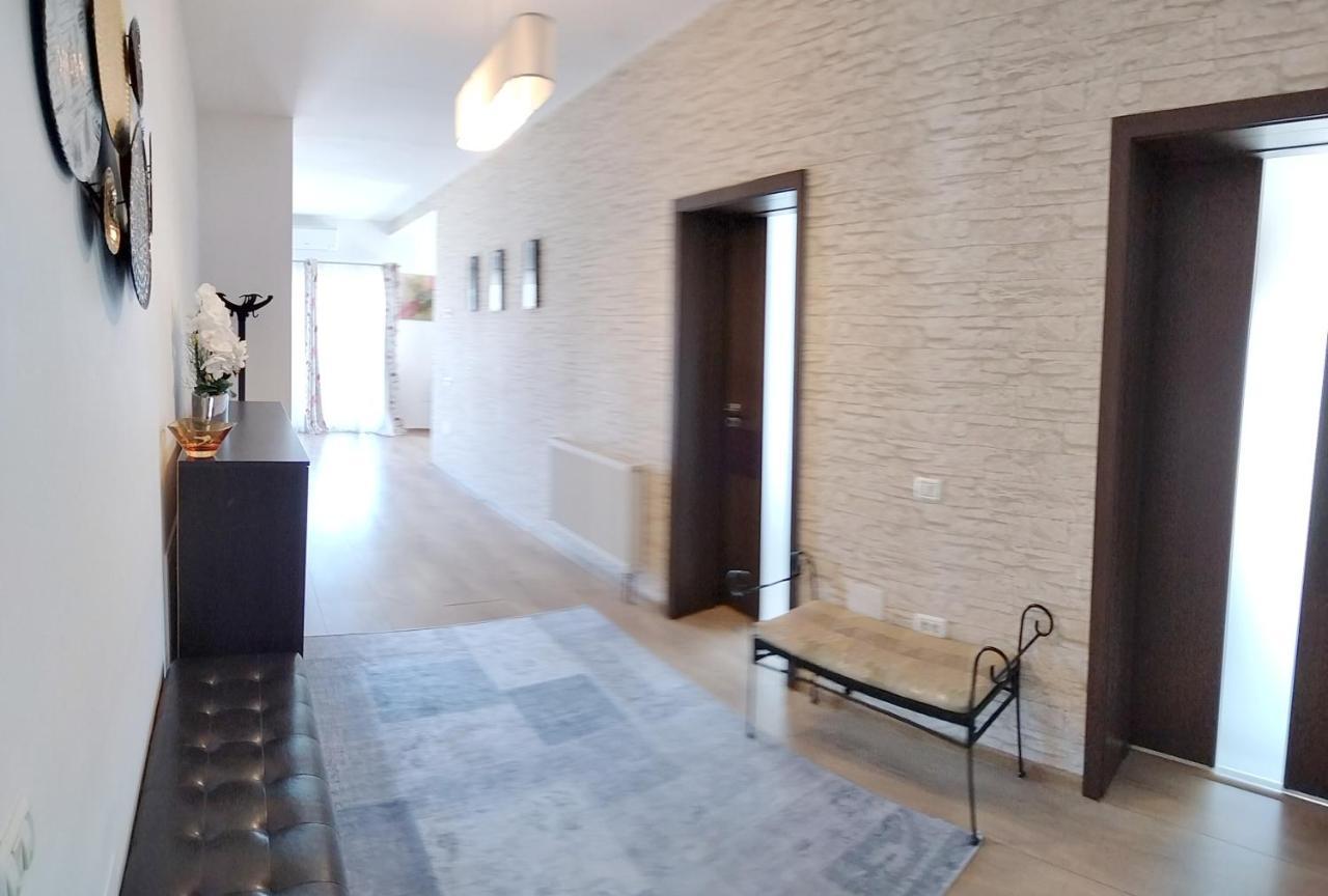 Apartament De Lux Cu Terasa Apartman Temesvár Kültér fotó