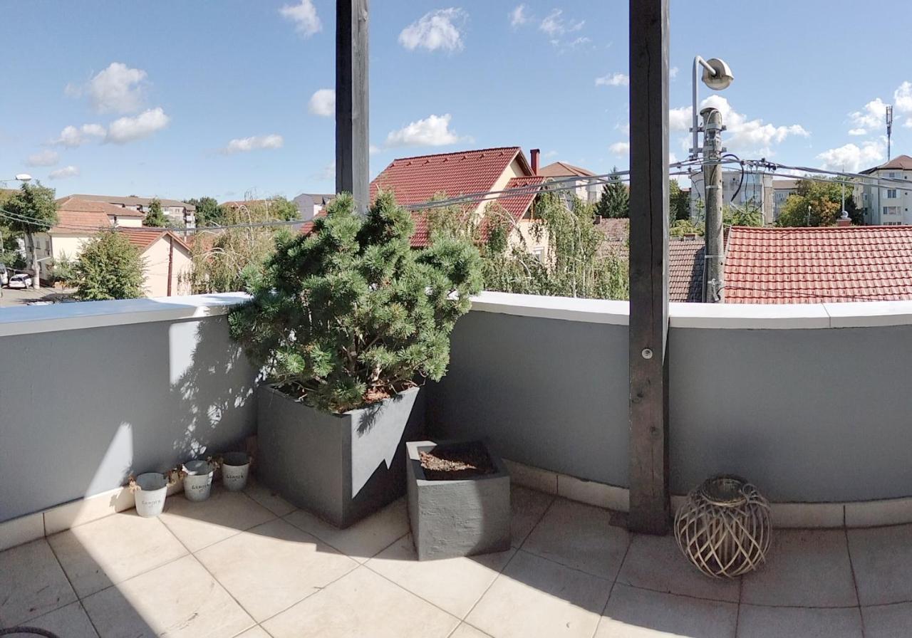 Apartament De Lux Cu Terasa Apartman Temesvár Kültér fotó