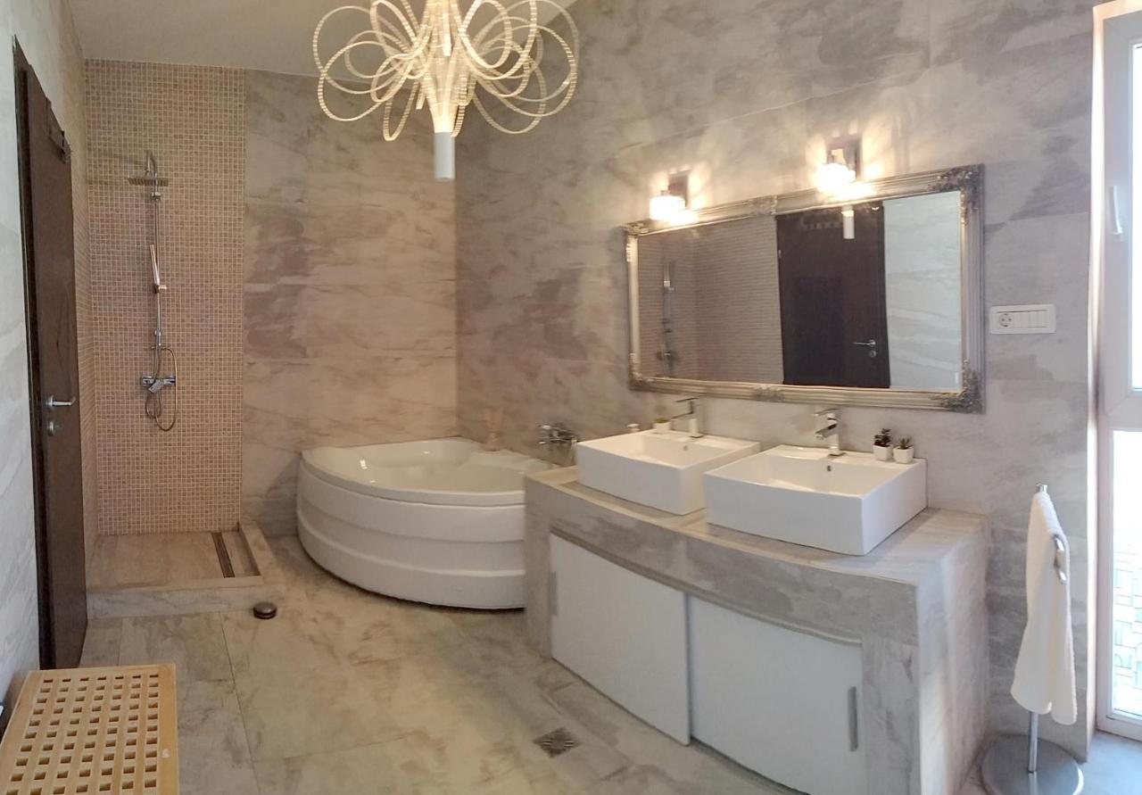 Apartament De Lux Cu Terasa Apartman Temesvár Kültér fotó