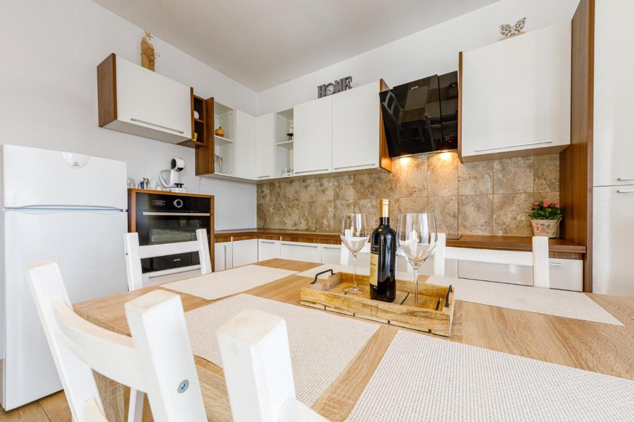 Apartament De Lux Cu Terasa Apartman Temesvár Kültér fotó