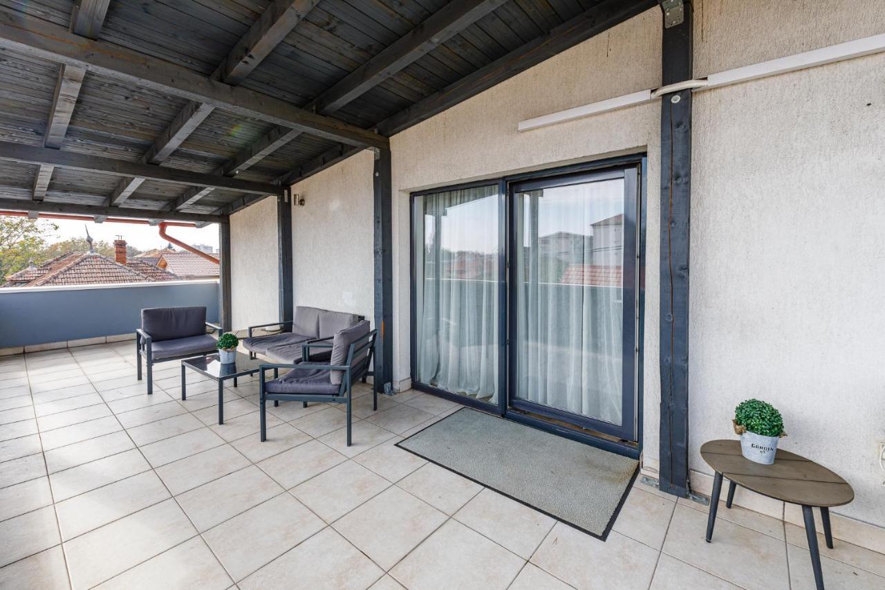 Apartament De Lux Cu Terasa Apartman Temesvár Kültér fotó